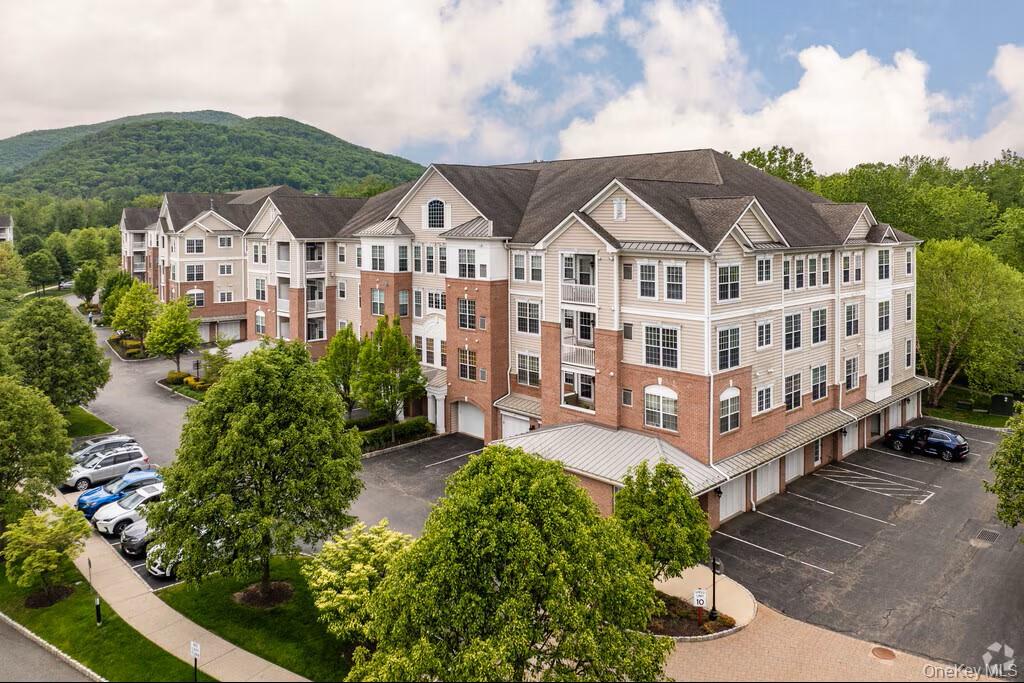 811 Regency Drive 802 — photo