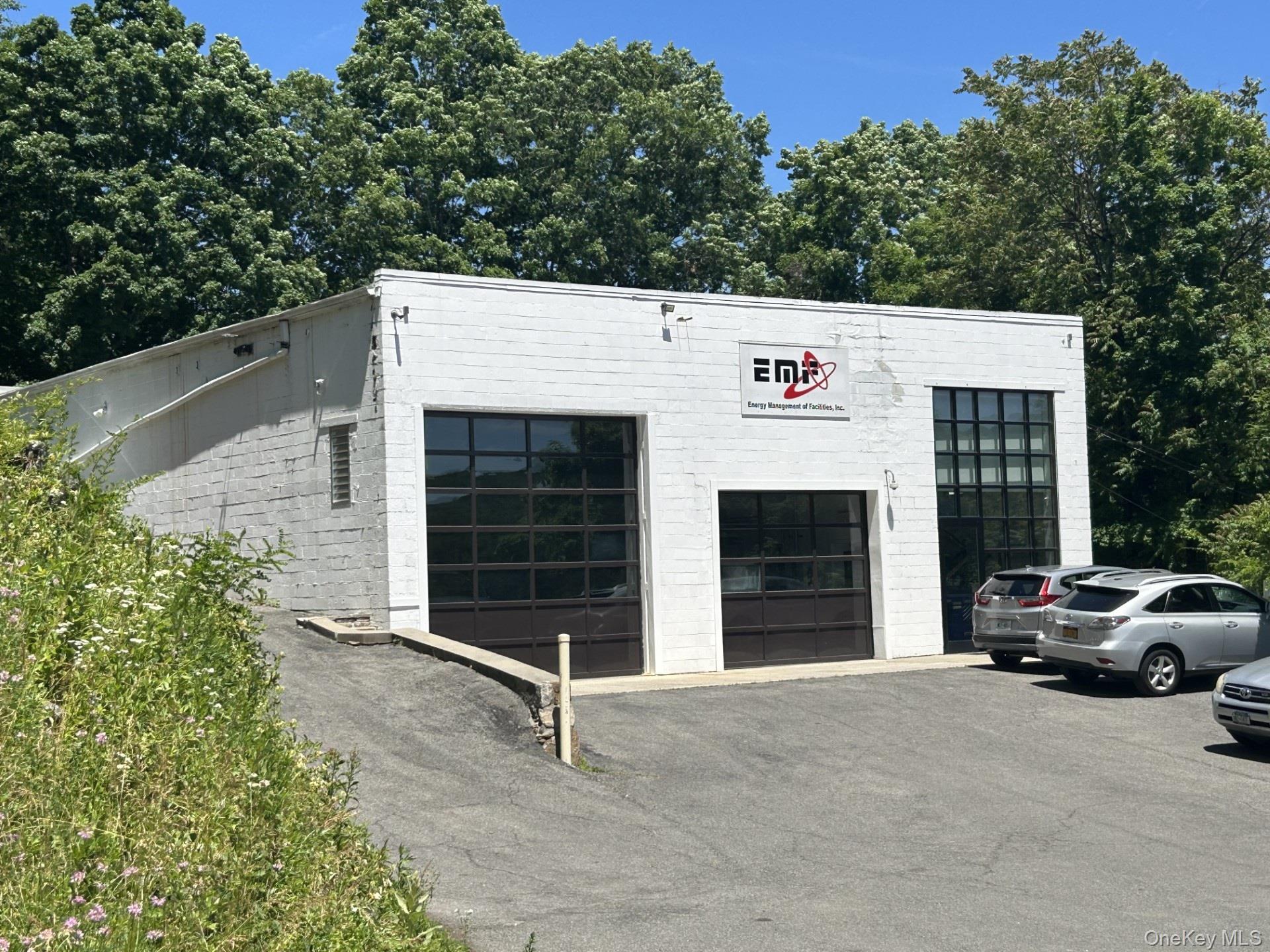 581 N State Road 6 — photo