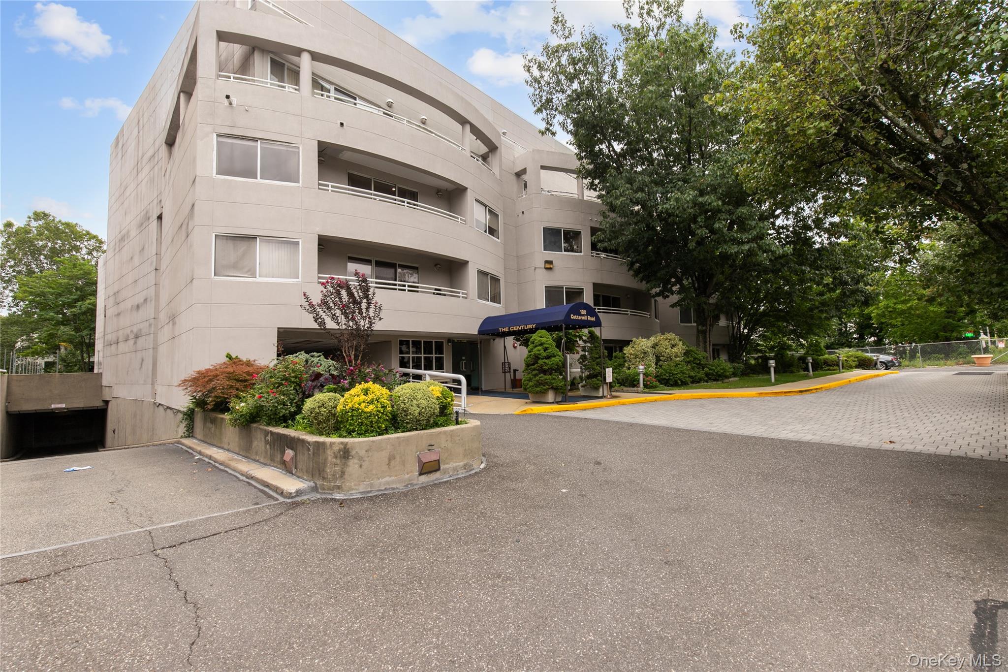 100 Cuttermill Road 4V — photo