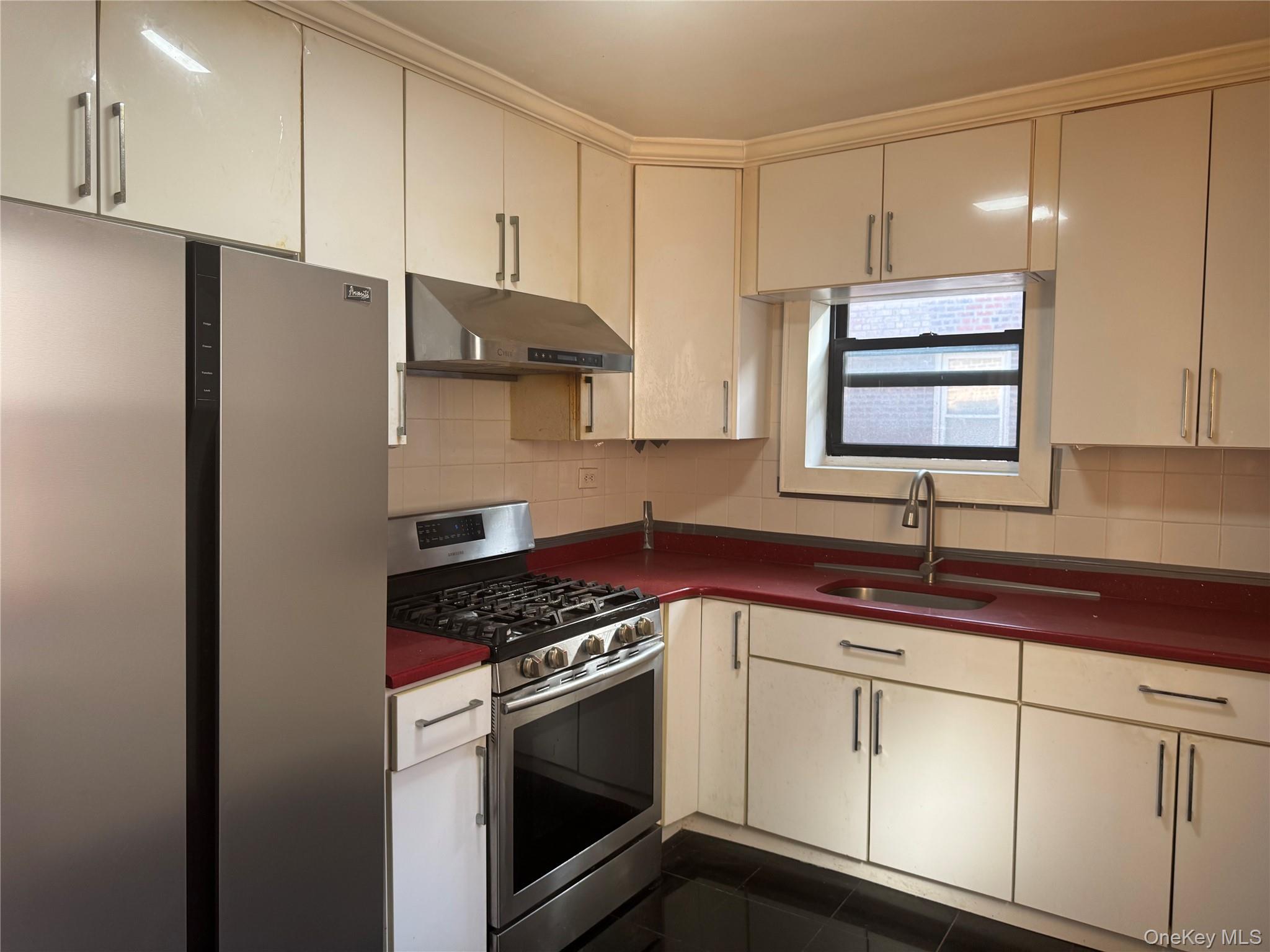 14336 Barclay Avenue 5H — photo