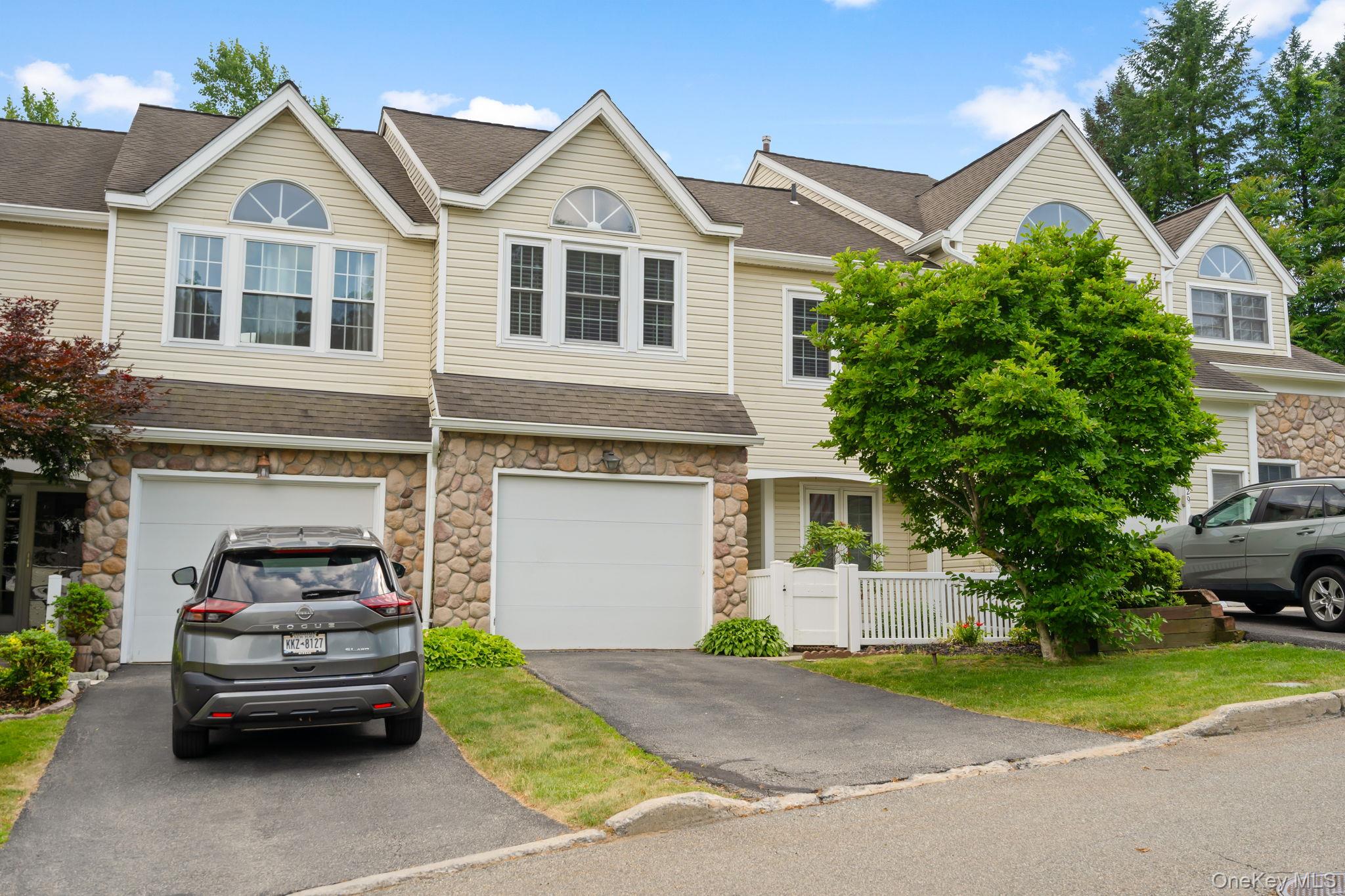 27 Spruce Ridge Drive, Fishkill, NY 12524 — photo 2