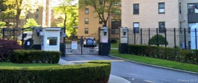 1 Fordham Hill Oval 2E — photo