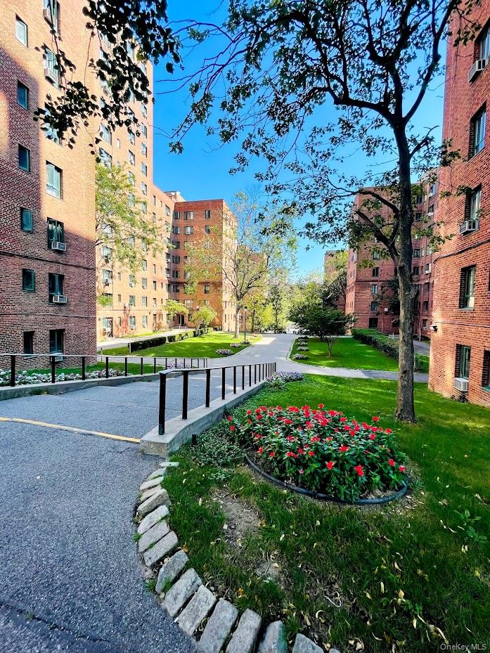 1686 Metropolitan Avenue 4H — photo