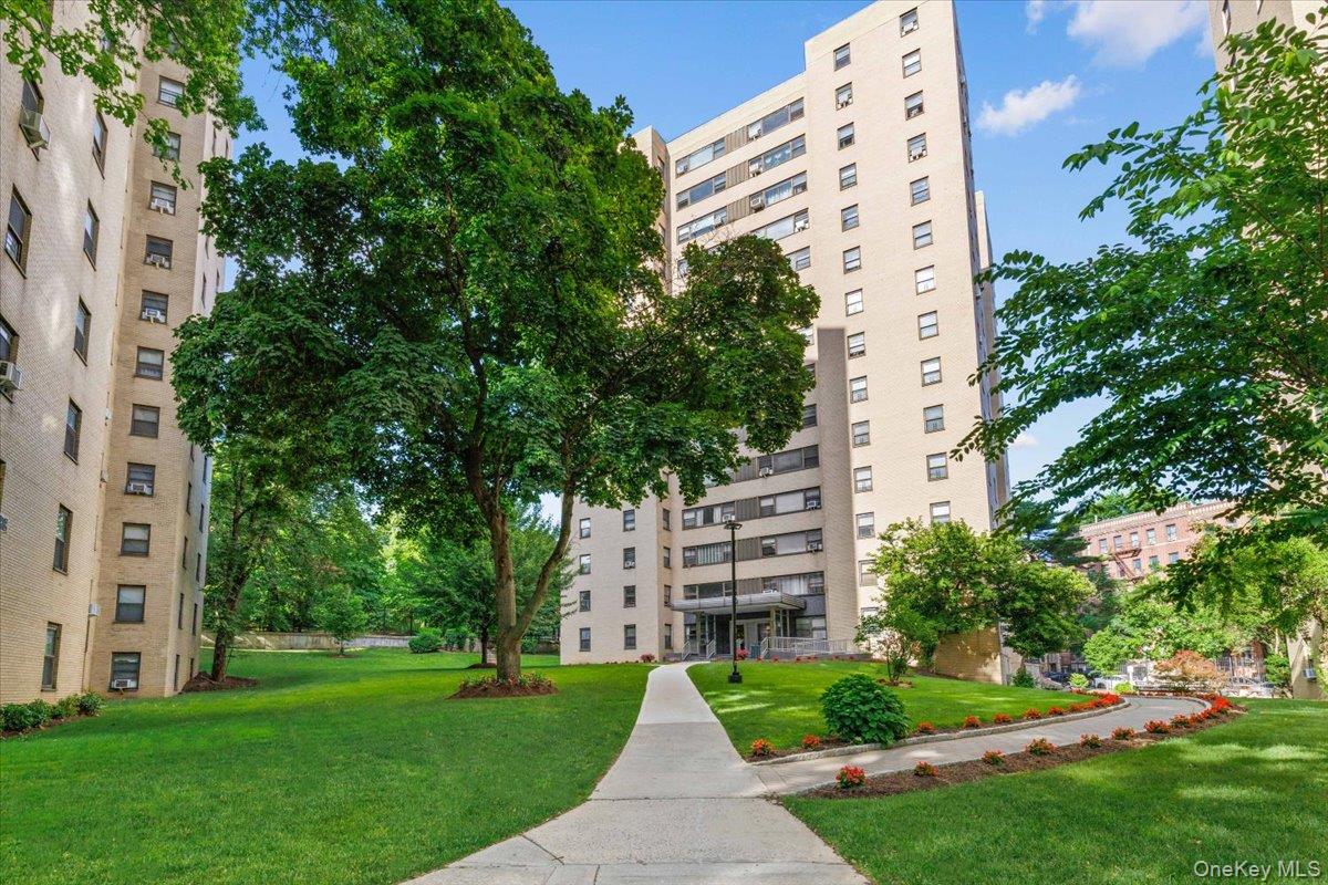 6 Fordham Hill Oval 12H — photo