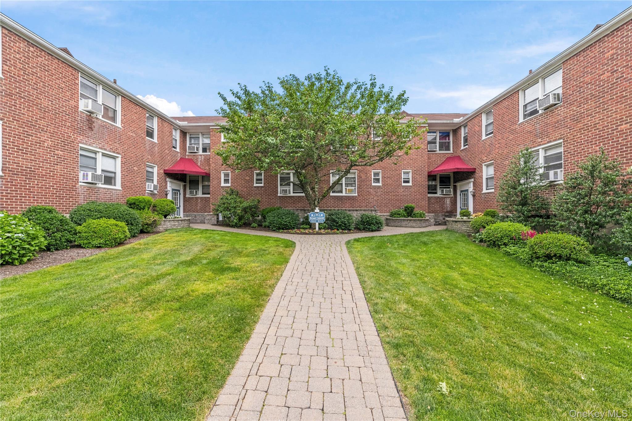 9 Bryant Crescent 1G — photo