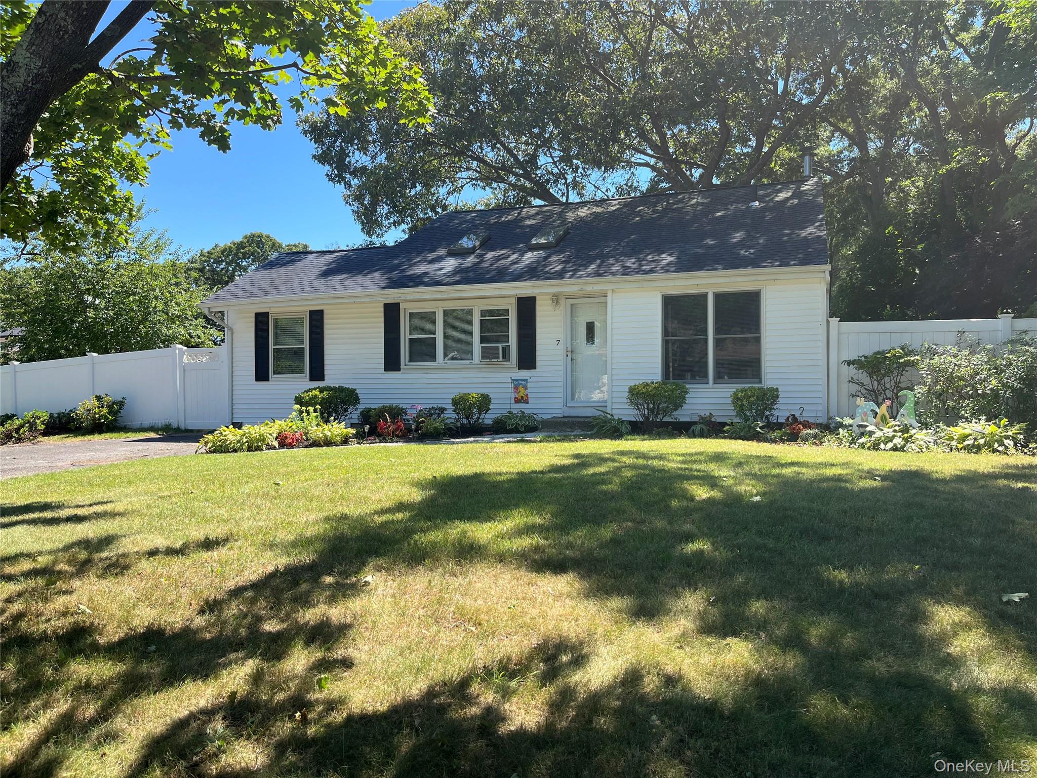 7 Squires Avenue — photo