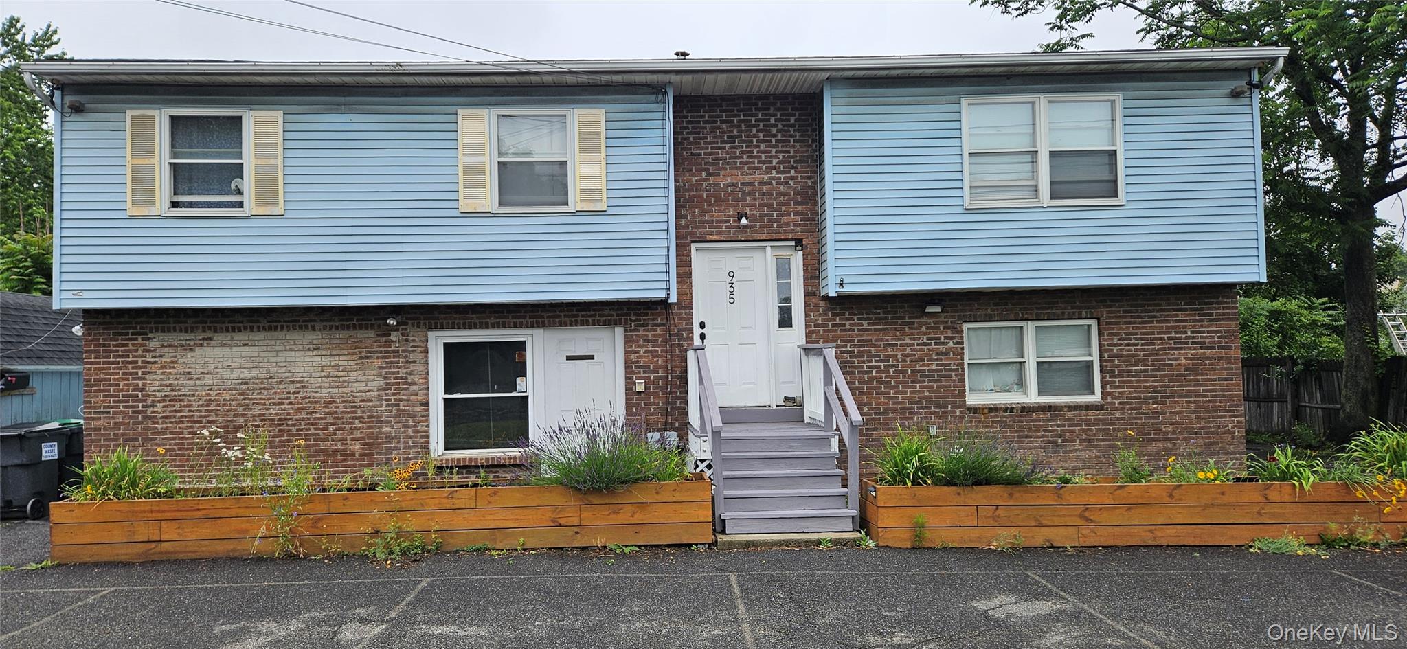 935 Homestead Avenue — photo