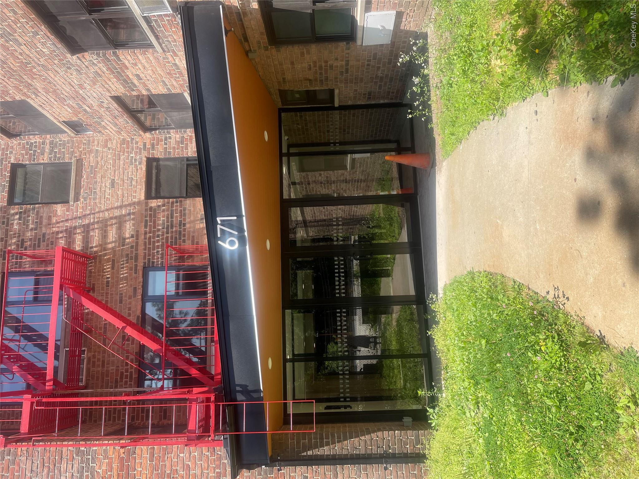 671 Bronx River Road 4G — photo