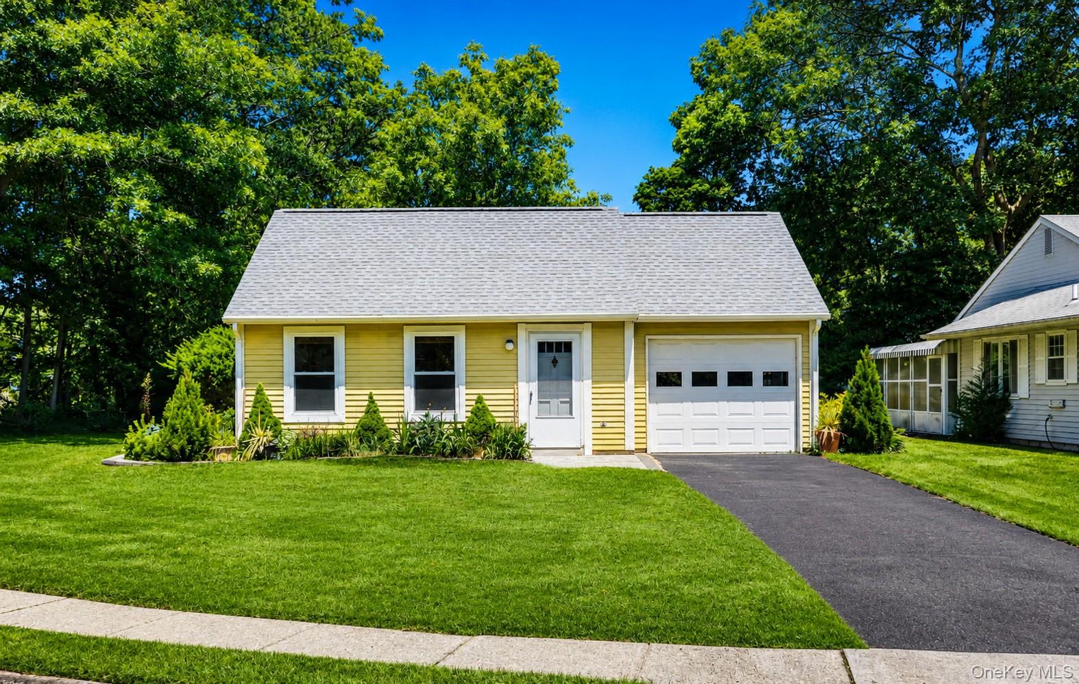338 Edinburgh Drive, Brookhaven, NY 11961