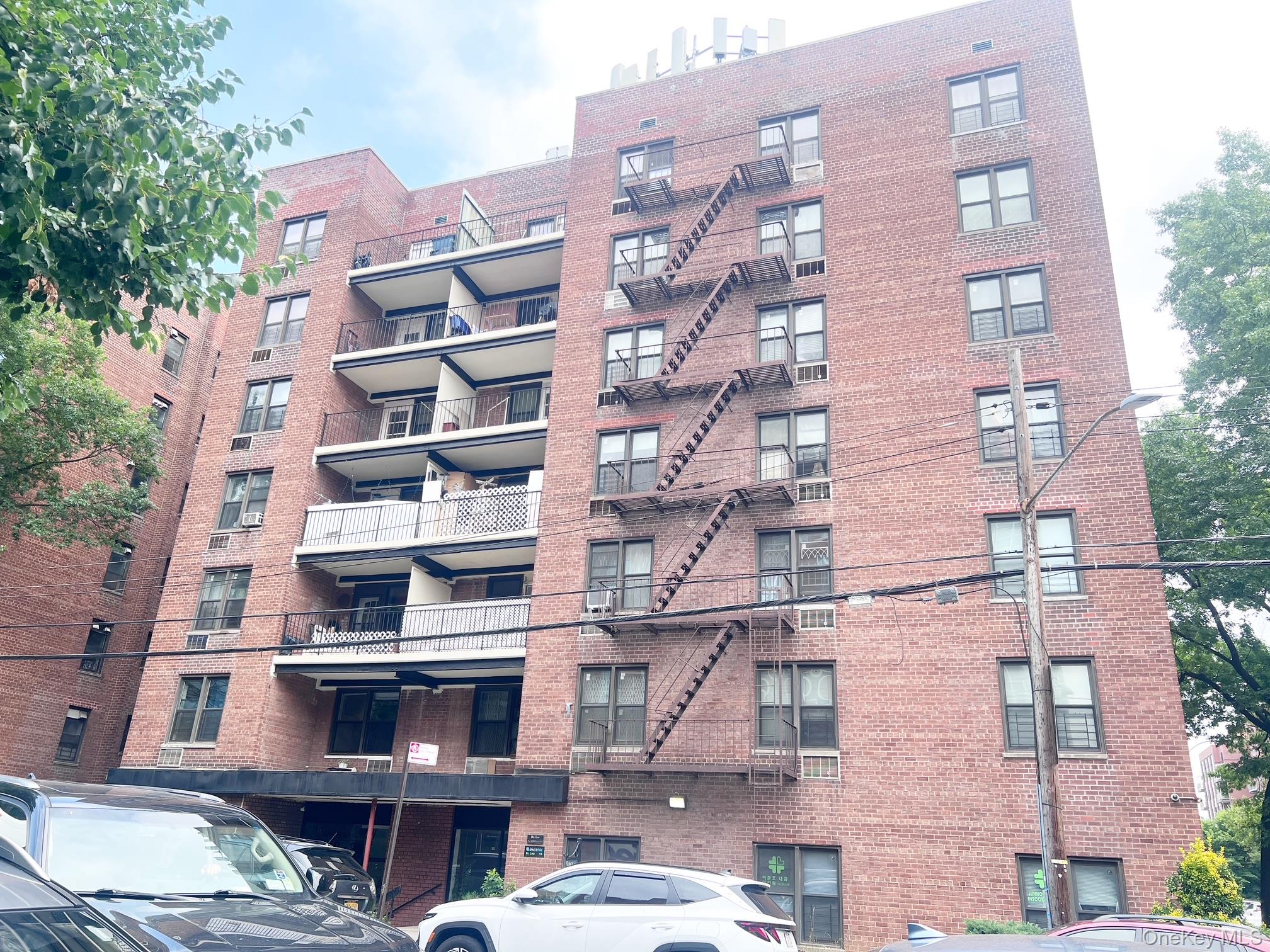 38-25 Parsons Boulevard 5a — photo