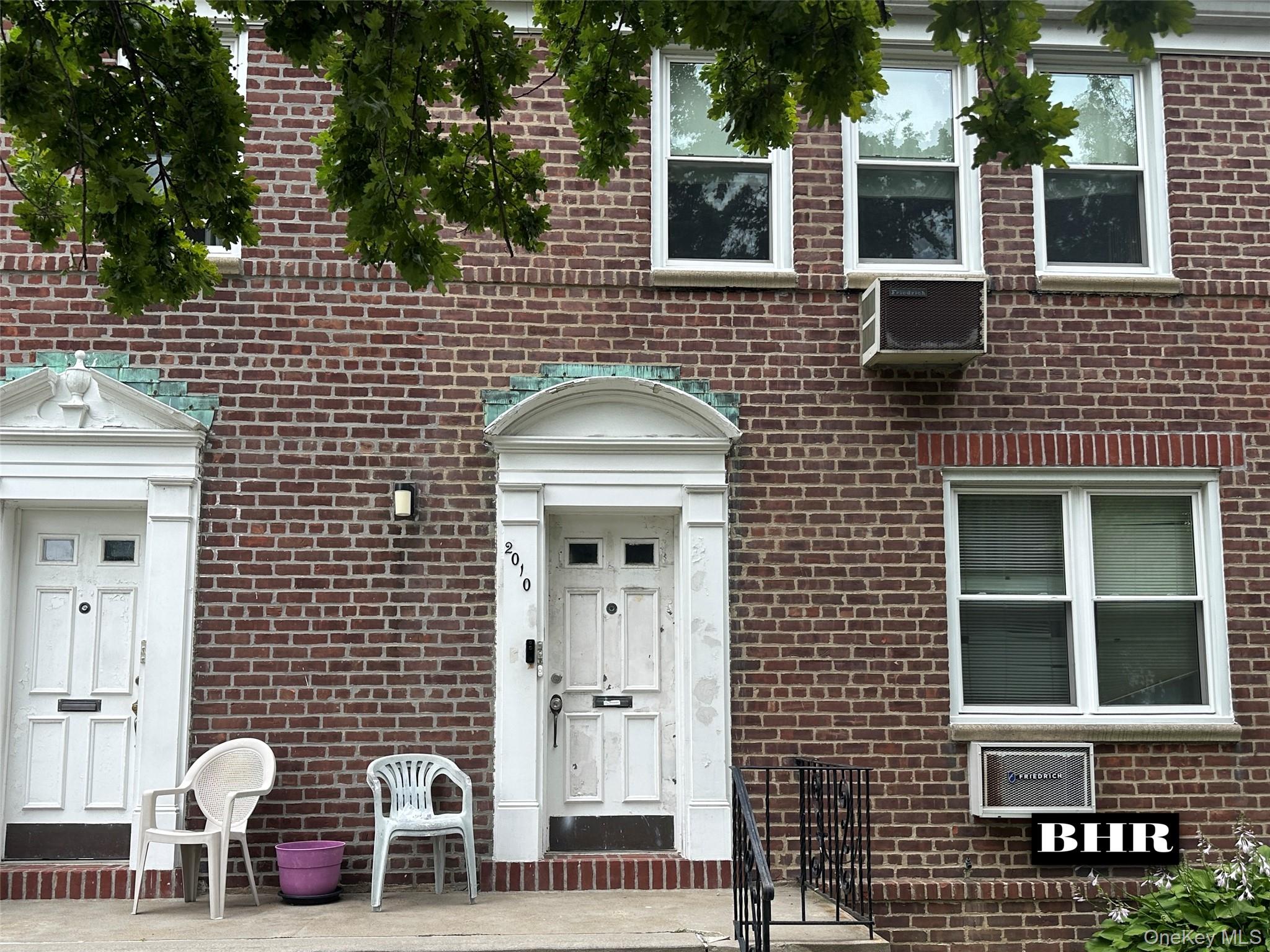 2010 E 57th Street Unit 89B — photo