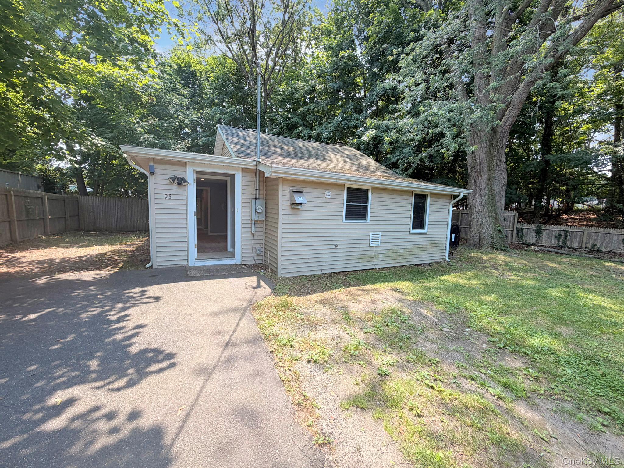 93 Lynbrook Drive — photo
