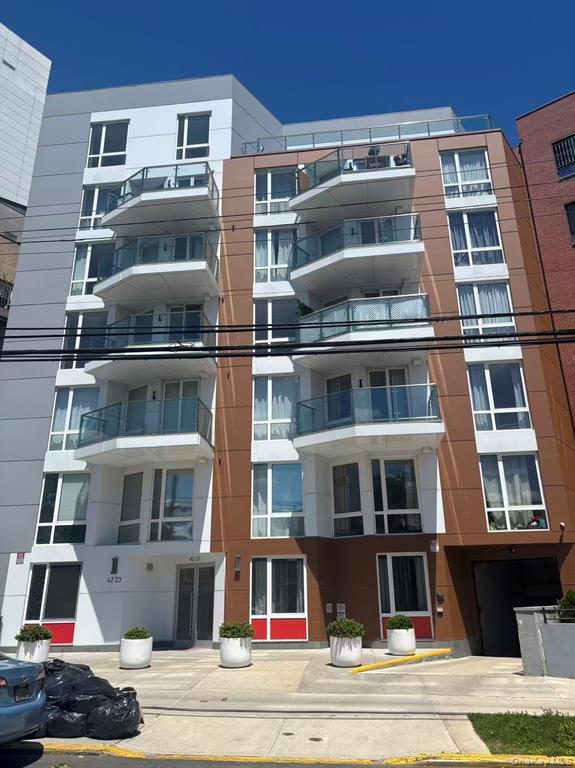 4223 Parsons Boulevard 5D — photo