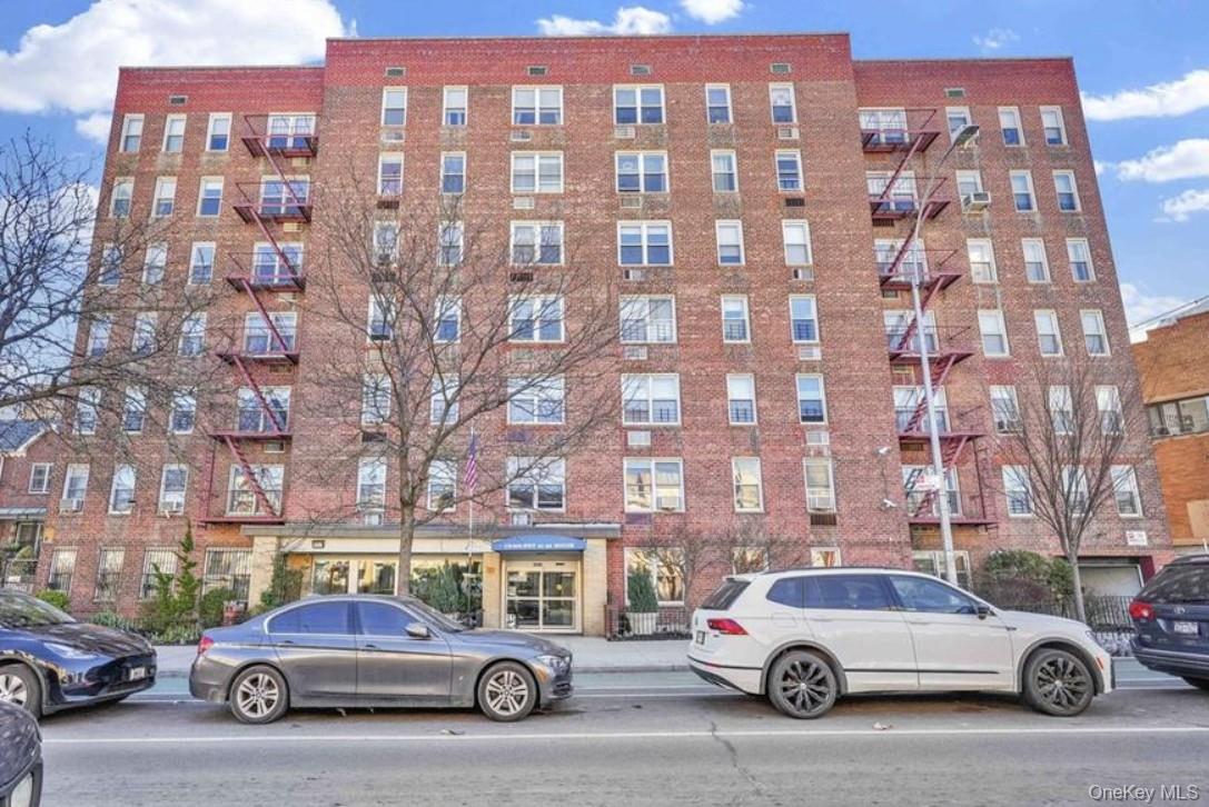 31-85 Crescent Street 608 — photo