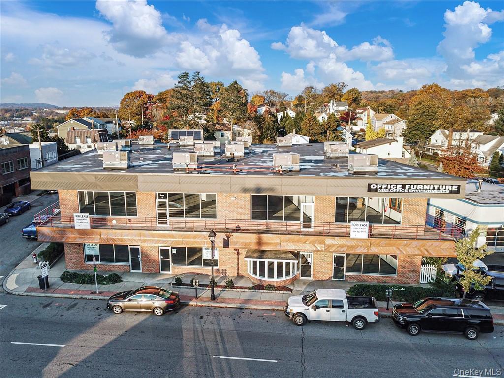 81 E Main Street 11-15 — photo