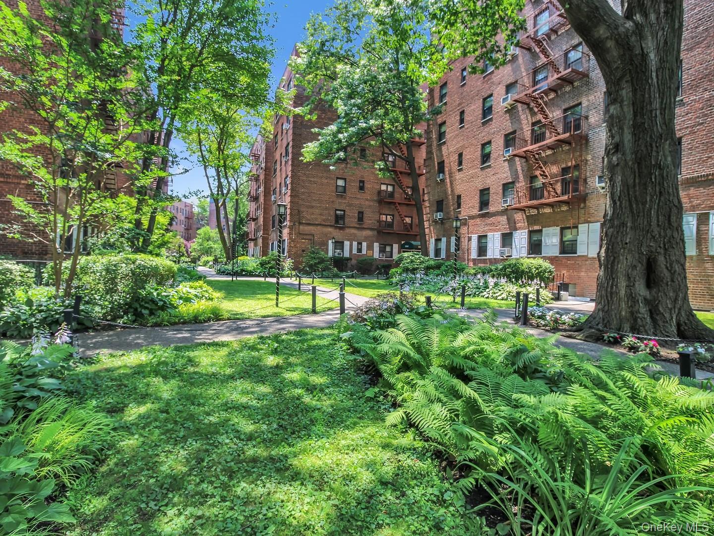 118-60 Metropolitan Avenue 1a — photo