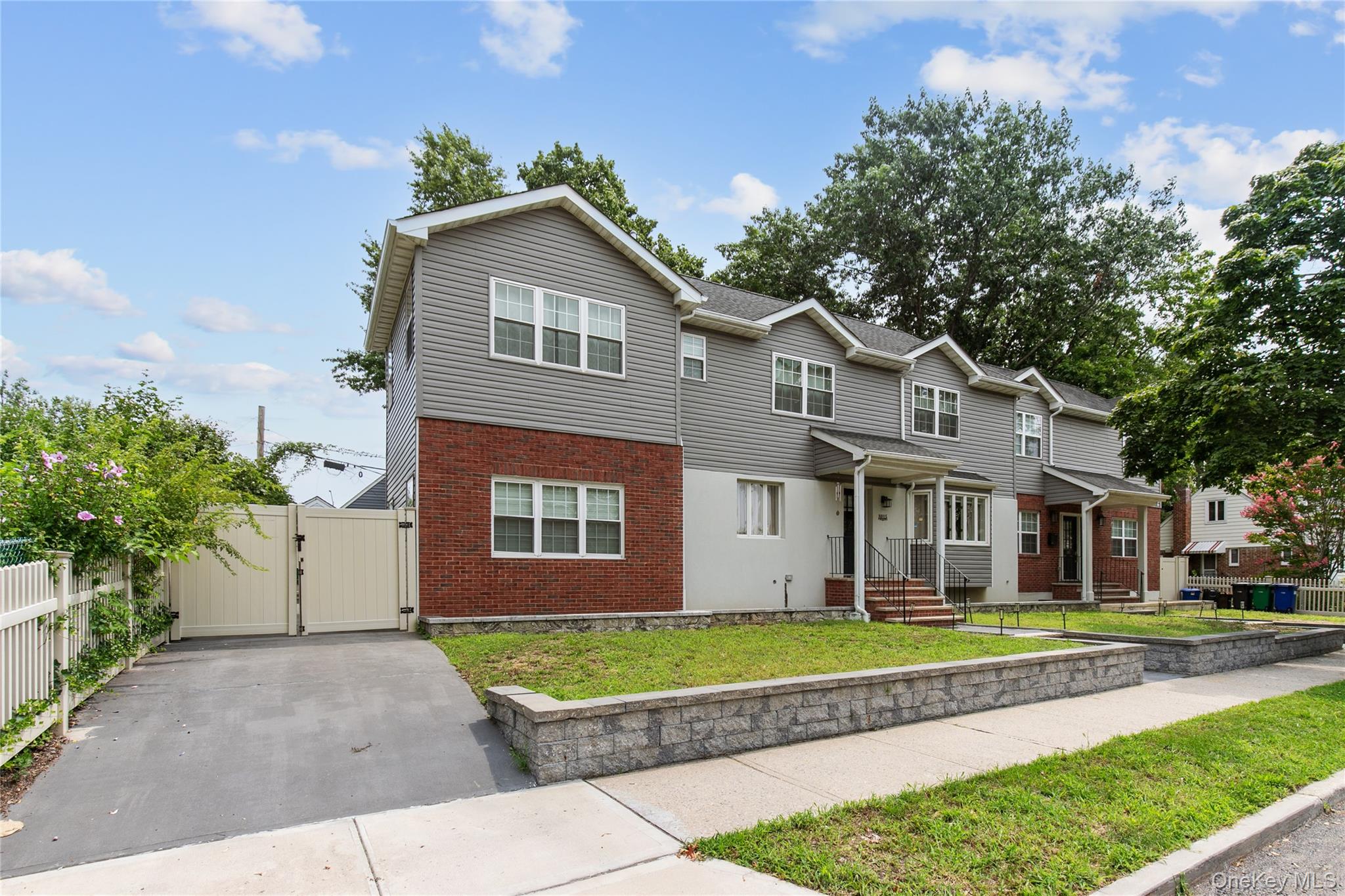 8015 Little Neck Parkway — photo