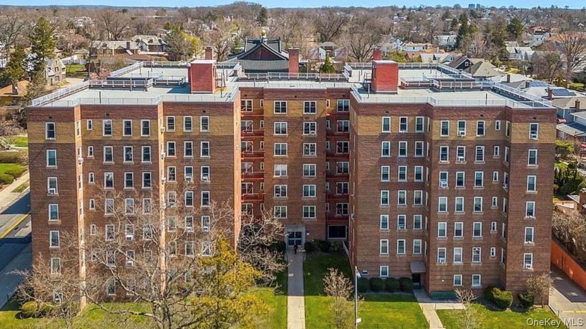 30-11 Parsons Boulevard 2U — photo