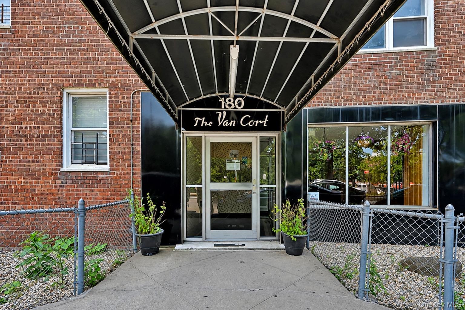 180 Van Cortlandt Park S 5C — photo
