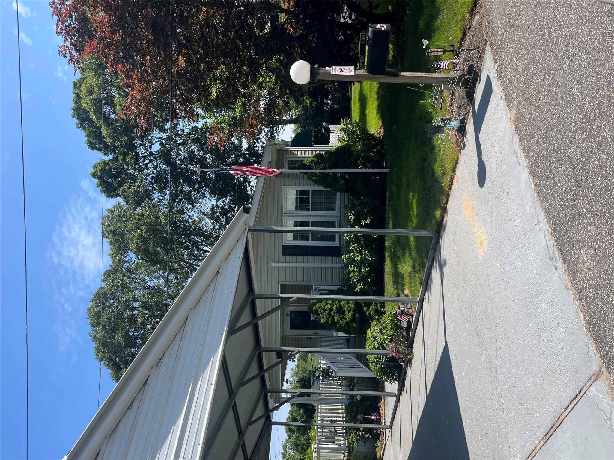1661 Old Country Road 156D — photo
