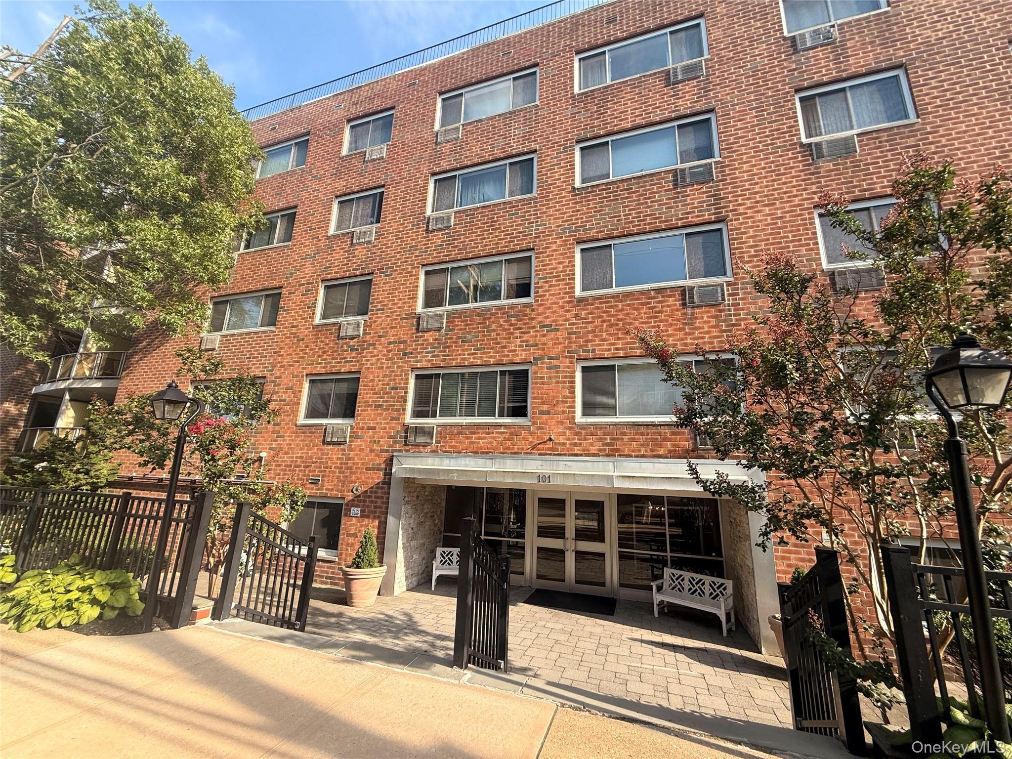 101 Clinton Avenue 3H — photo