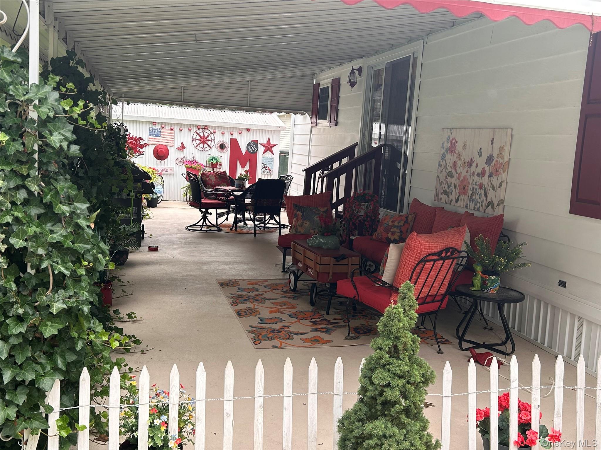 1661 Old Country Road 471 — photo