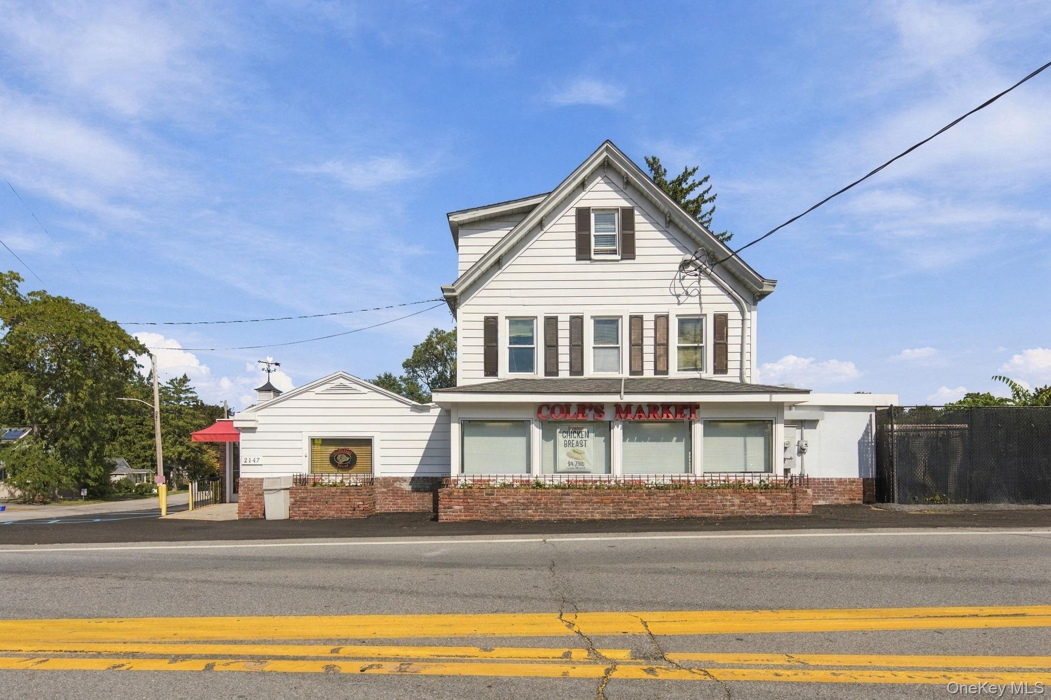 2147 Albany Post Road — photo