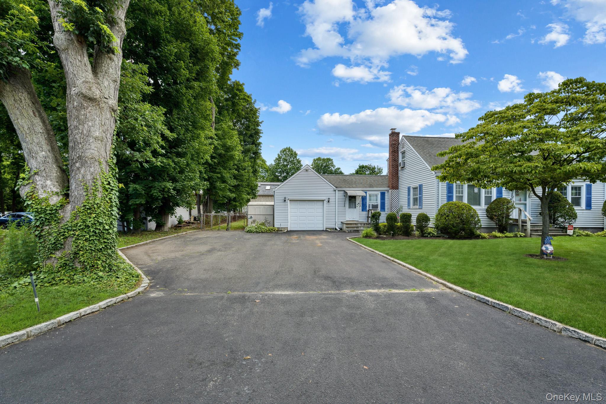 1547 Walt Whitman Road — photo