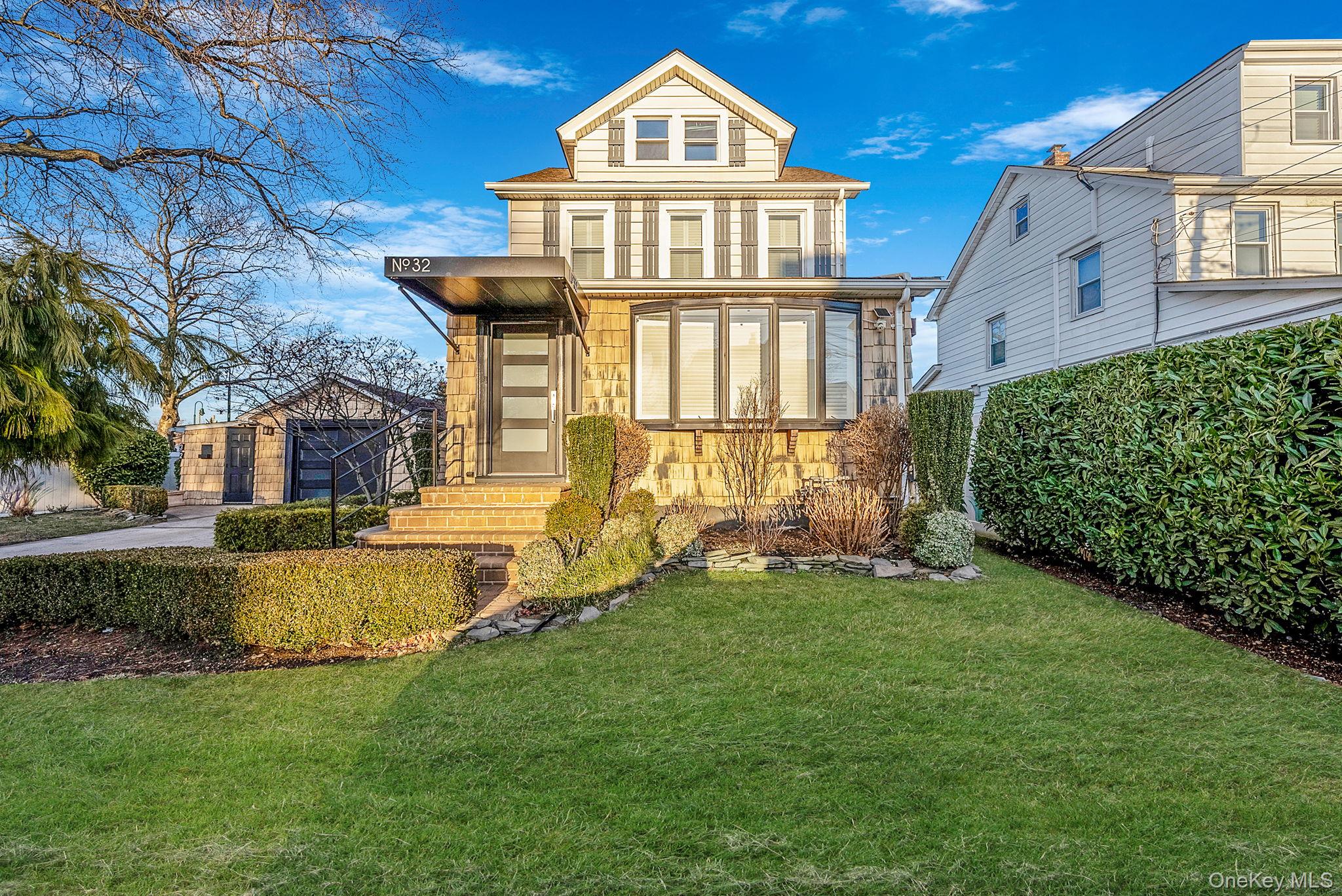 32 Everett Street, Hempstead, NY 11563 — photo 2