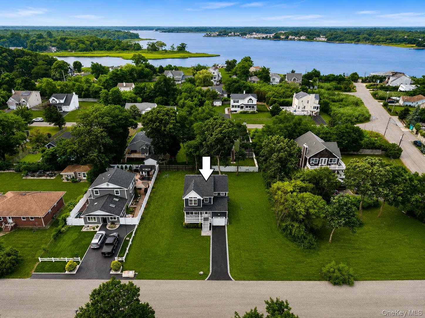 7 Edgewater Drive — photo