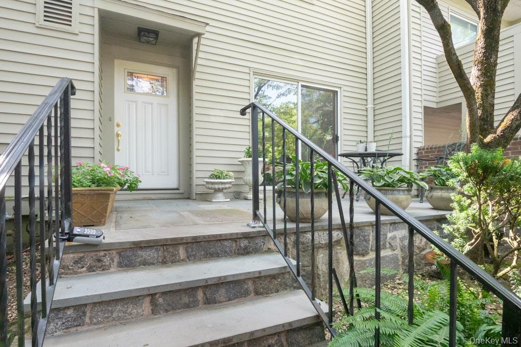 8 Waterside Close — photo
