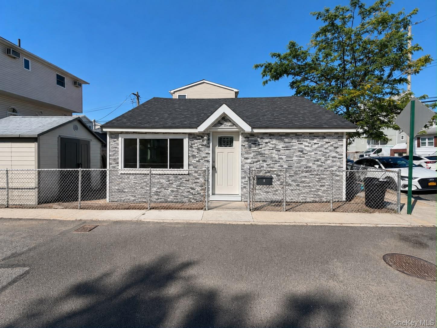 11 Ivan Court — photo