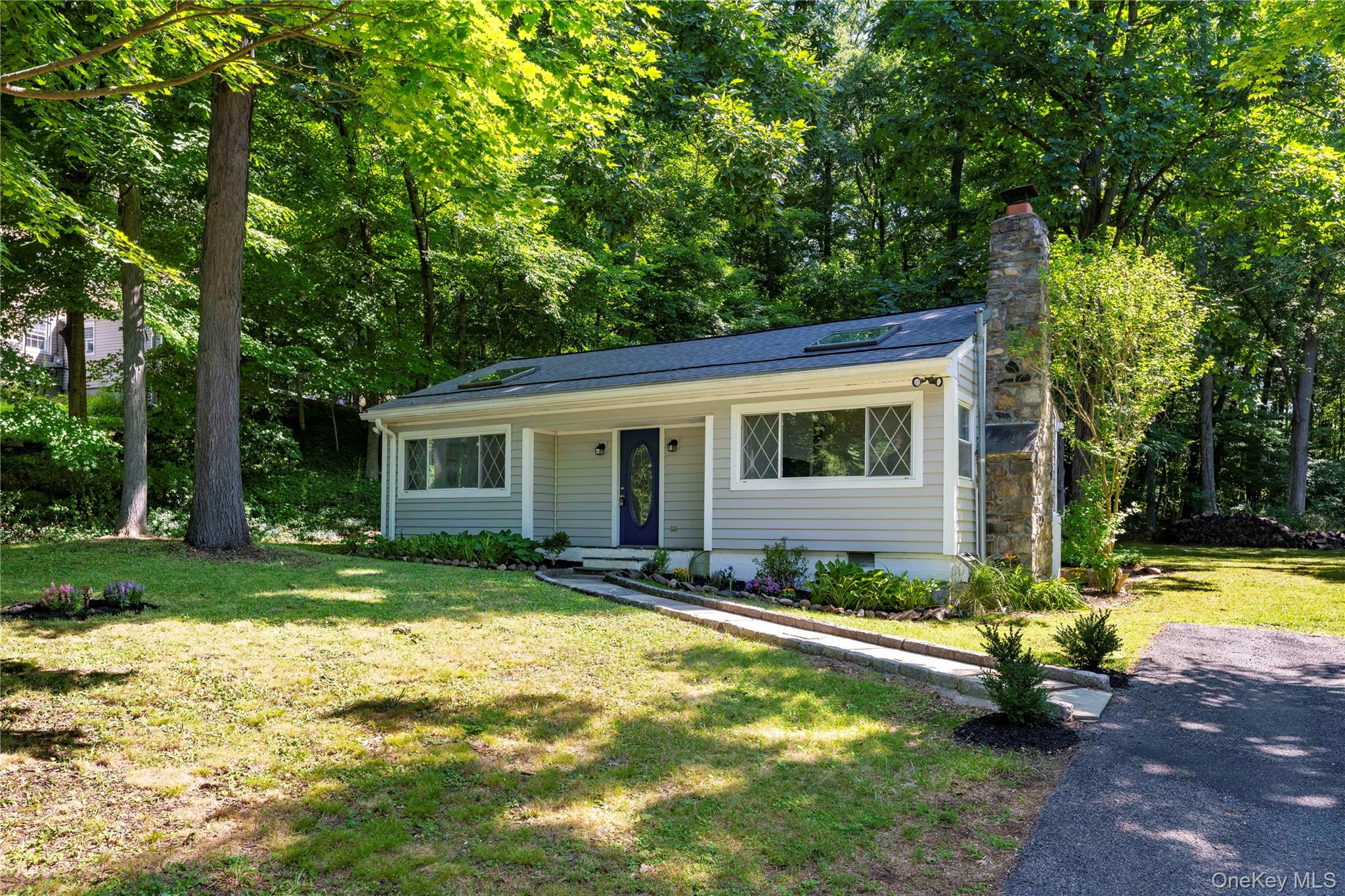 6 Hemlock Trail Court — photo