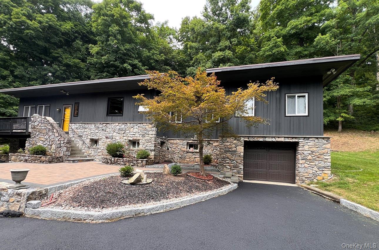 16 Briar Hill Road — photo