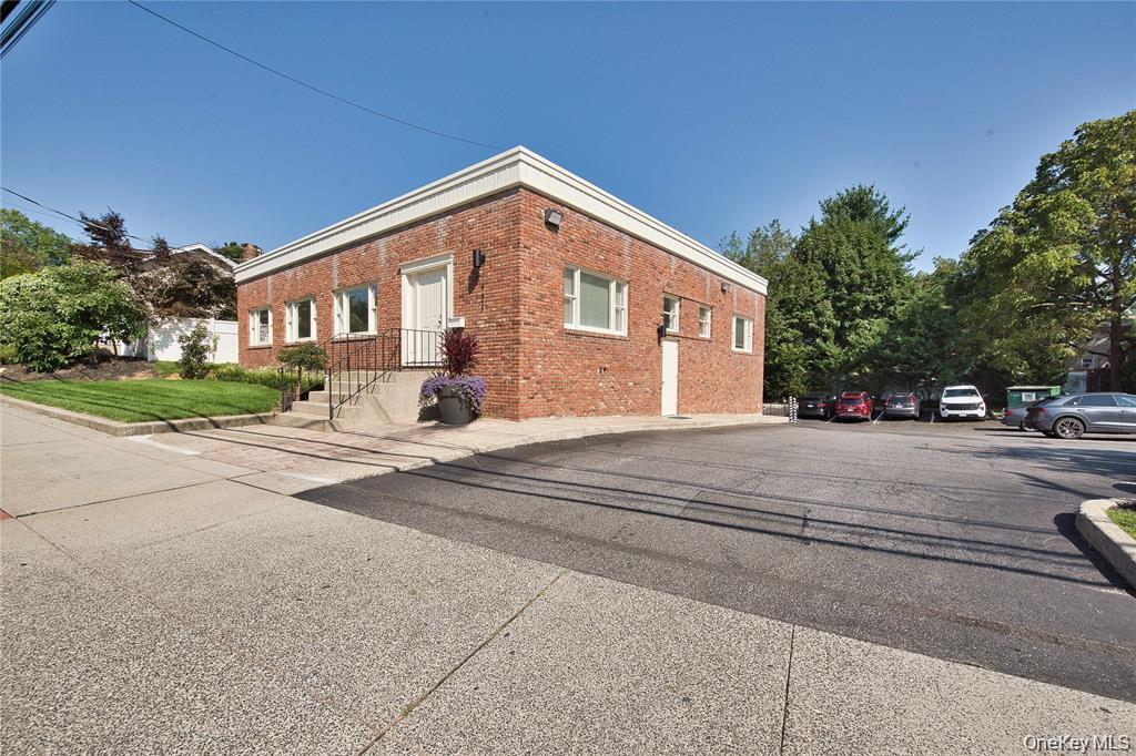 121 Pulaski Road 4 — photo