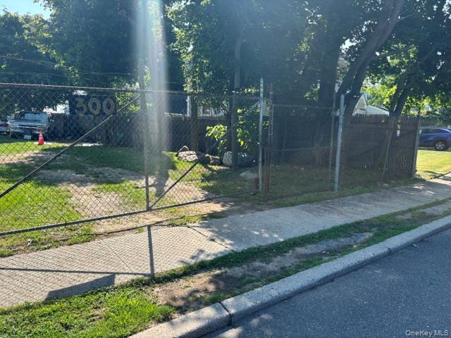 300 Brook Avenue — photo