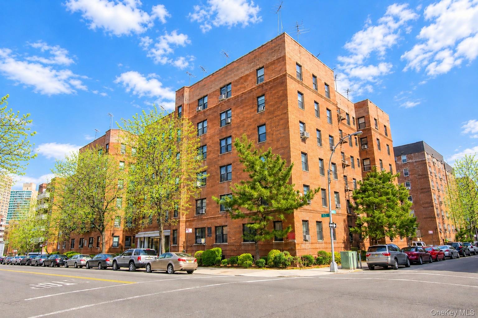 10010 67th Road Unit 6C — photo