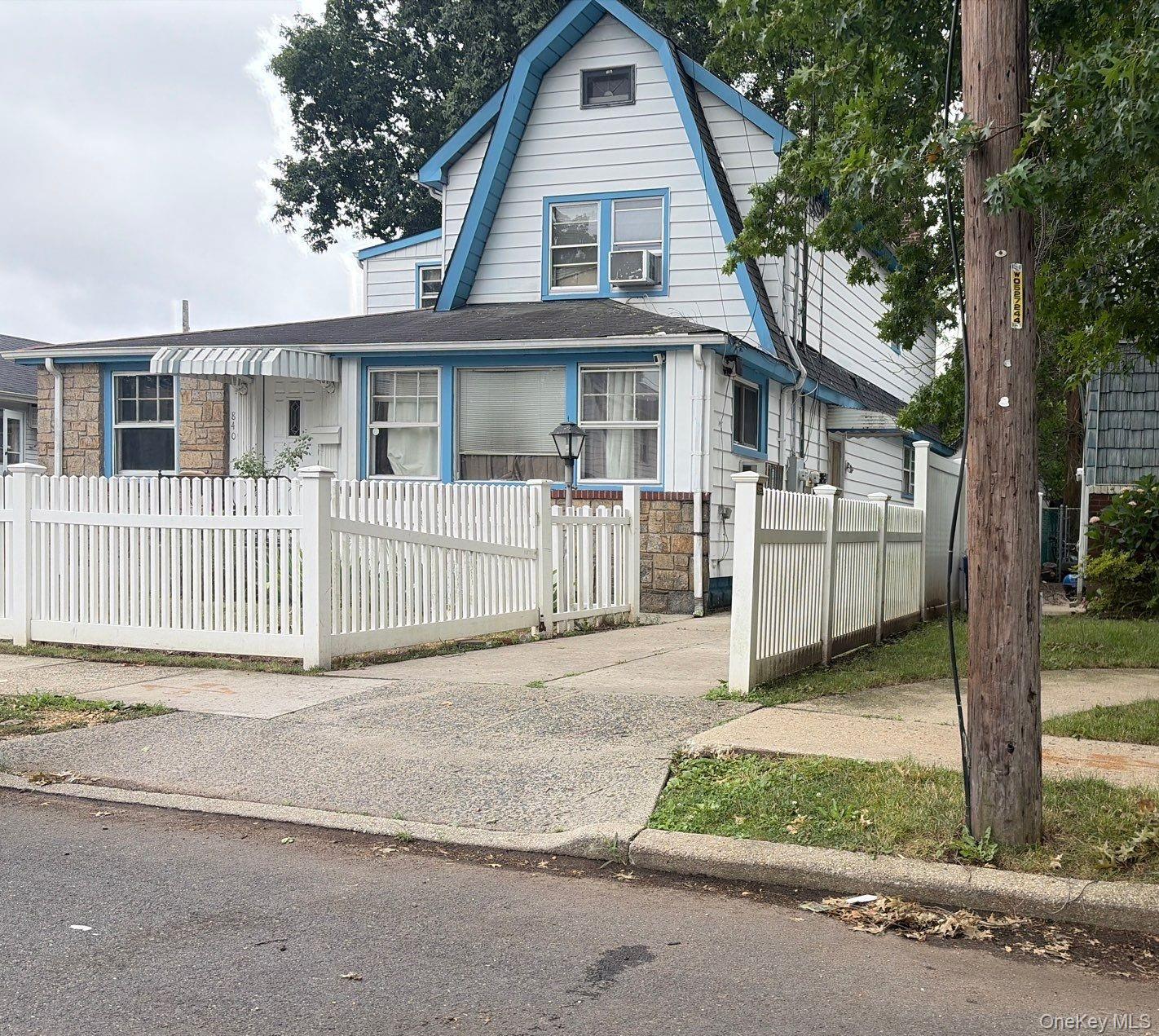 840 Kings Parkway — photo