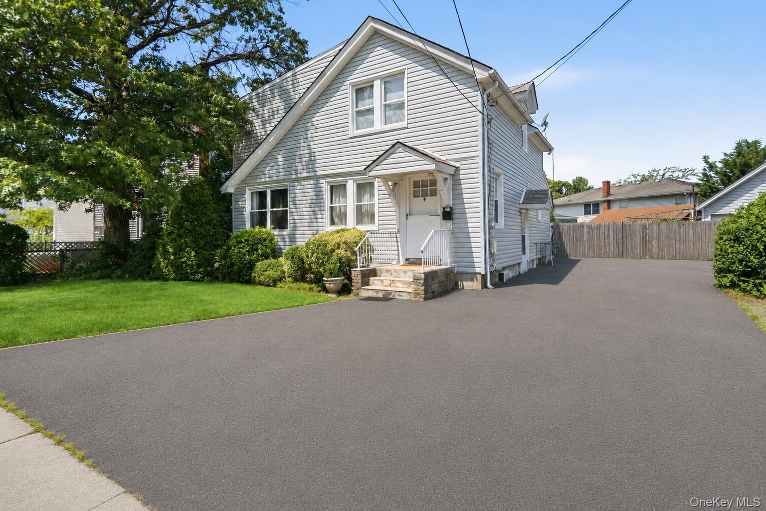 194 Woodfield Road — photo