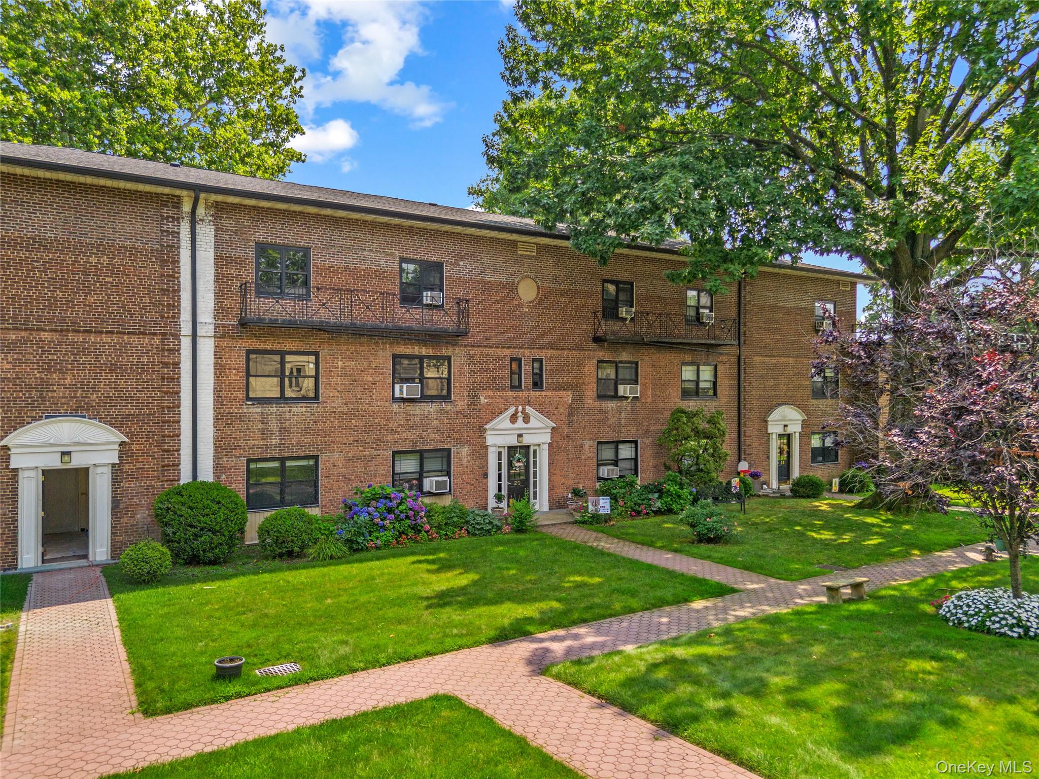 20 Manchester Road 2L — photo