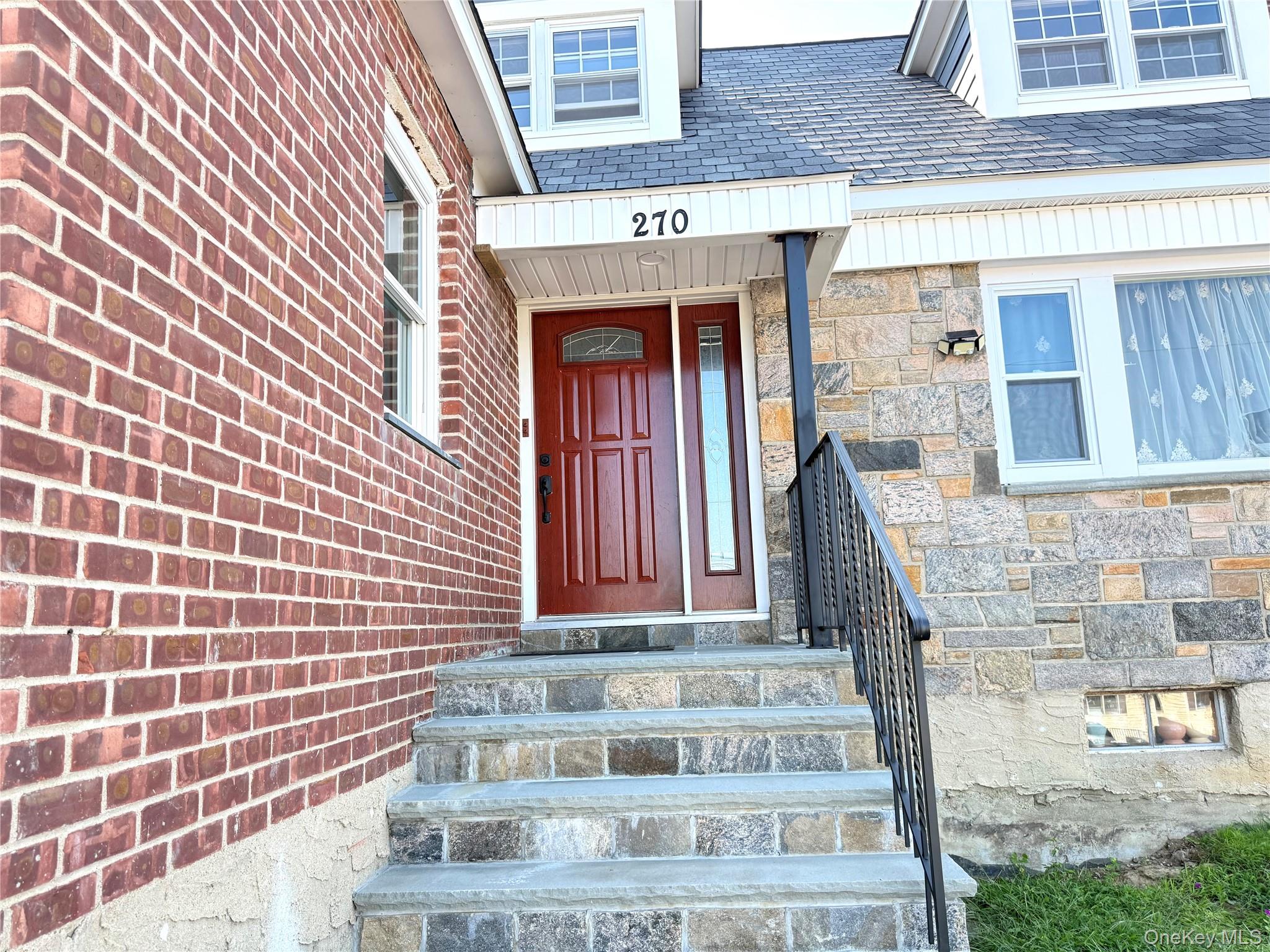 270 Gainsborg Avenue E 2nd Floor — photo