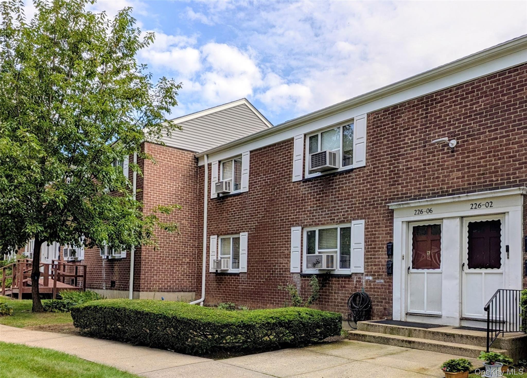 226-06 Manor Road 7-3 — photo