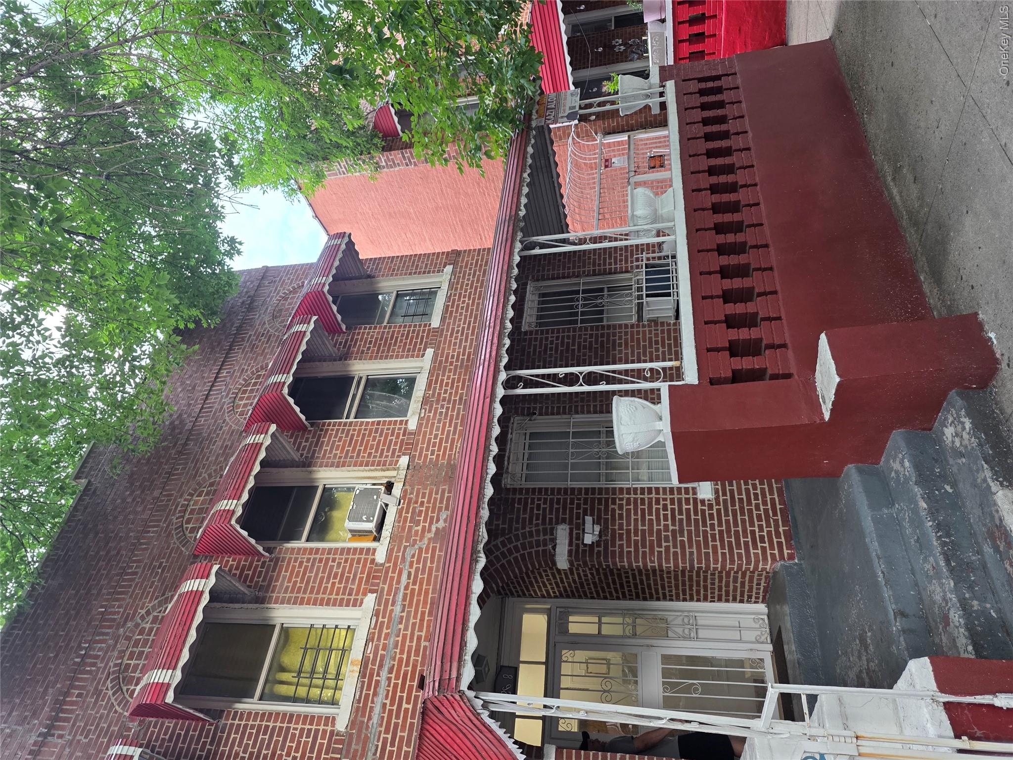 1268 Croes Avenue Multifamily Home — photo
