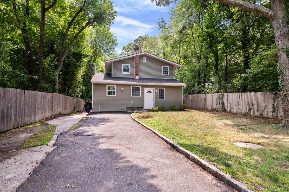 1241 Connetquot Avenue — photo