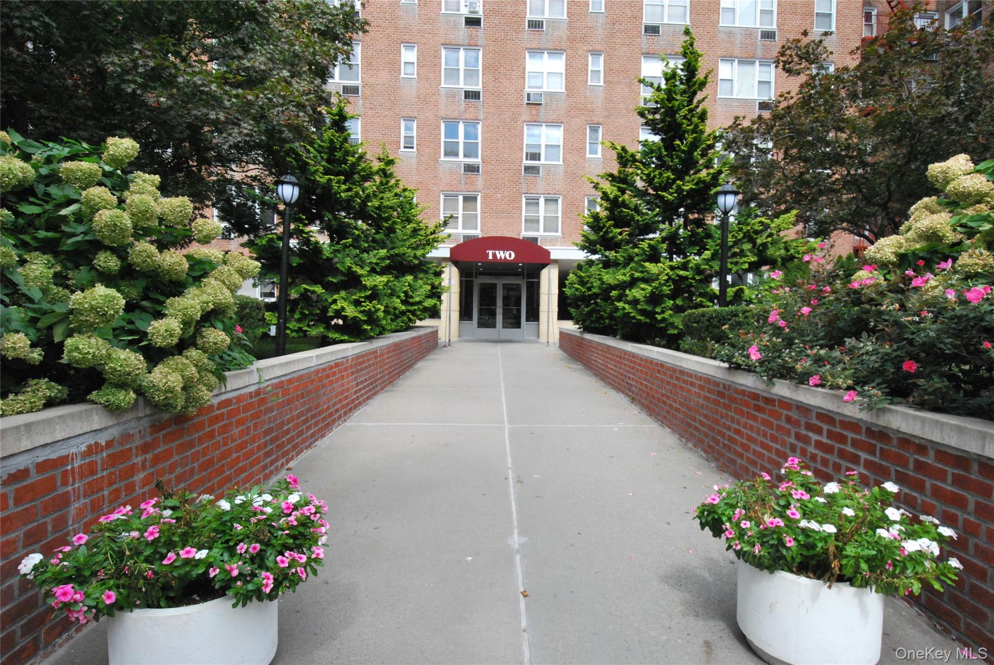 2 Sadore Lane 5E — photo