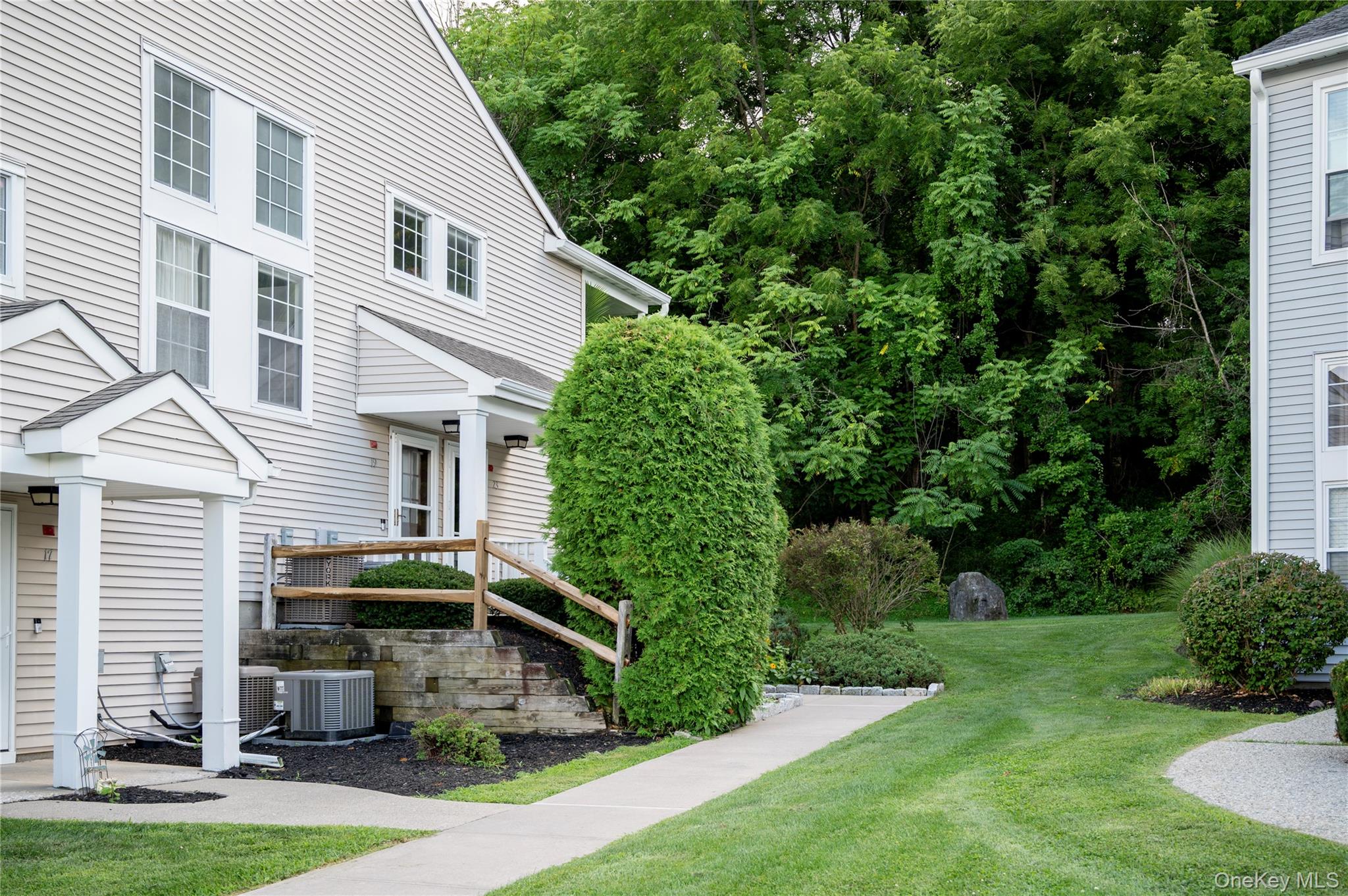 19 The Knolls — photo