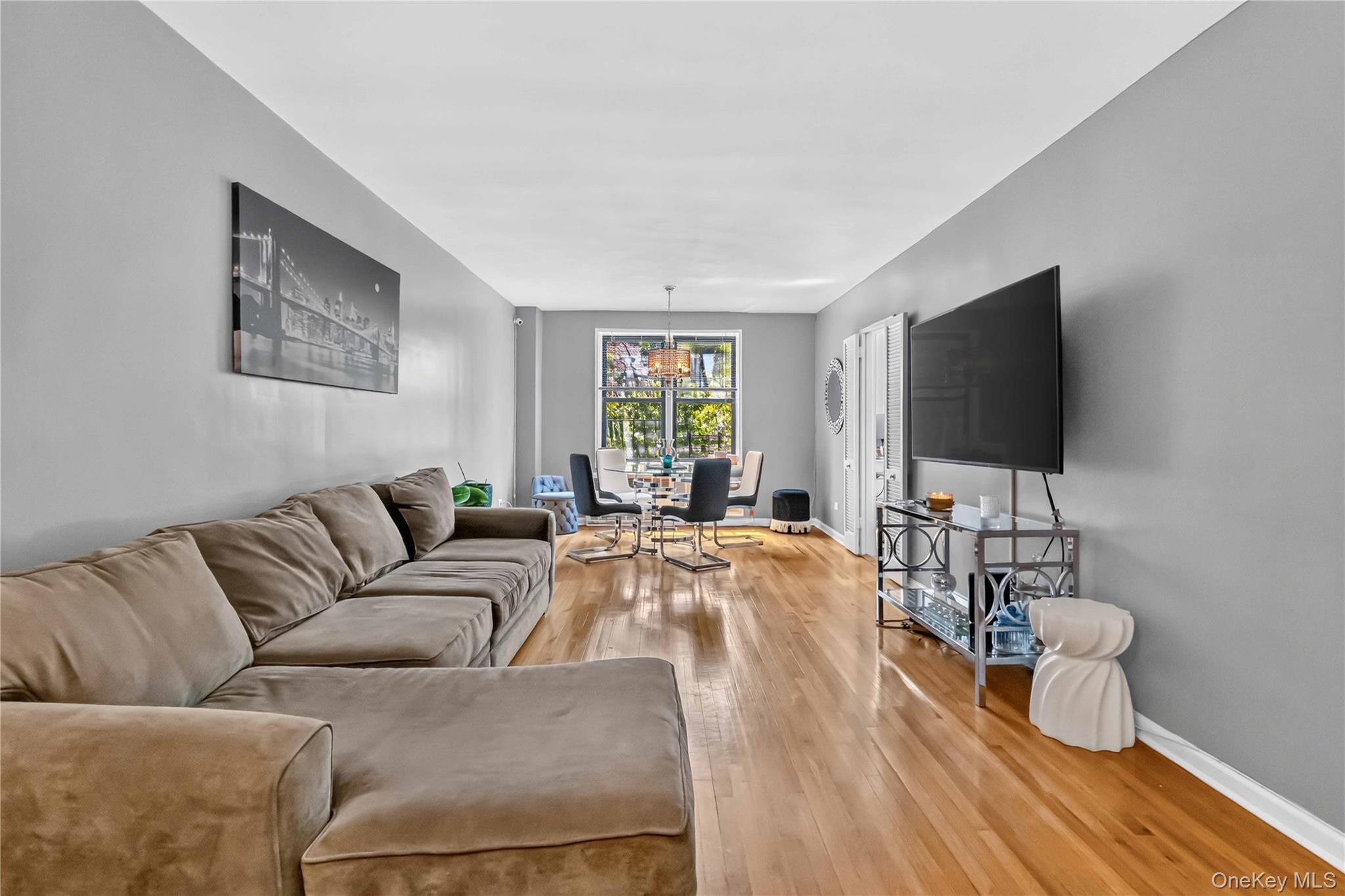 665 Thwaites Place 5H — photo