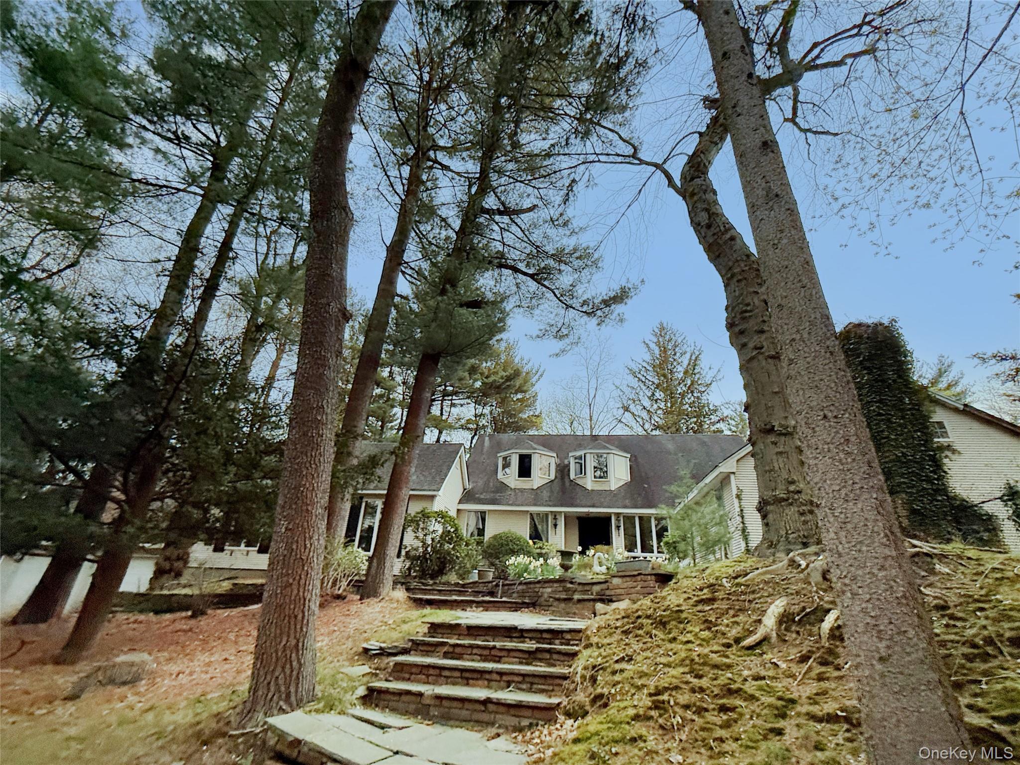 8 Woodstock Court — photo