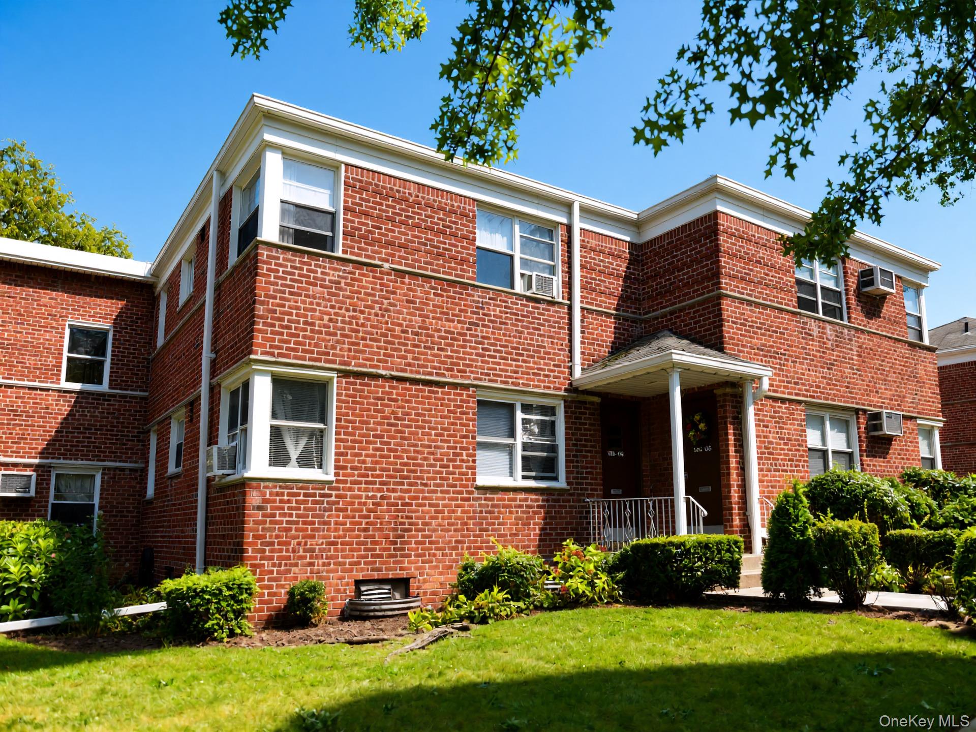 196-08 Pompeii Avenue 1B — photo