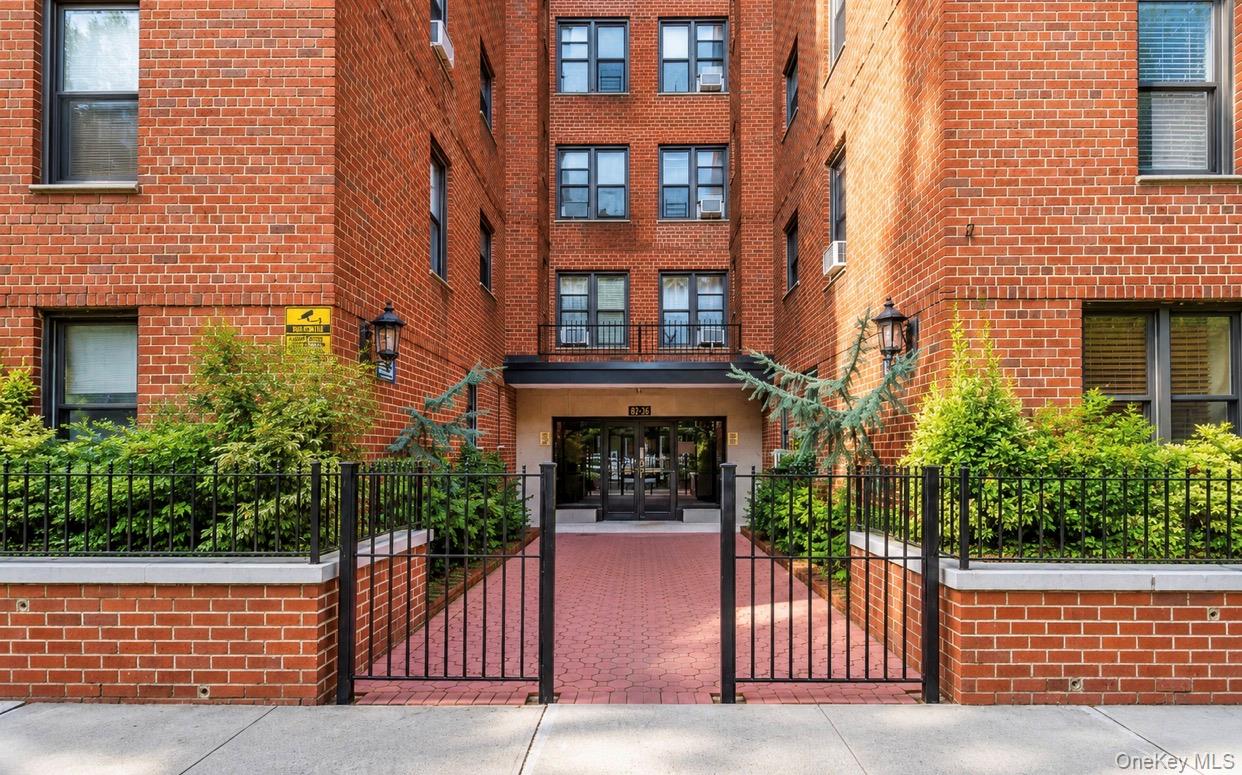 37-30 83rd Street 5L — photo